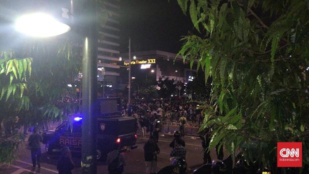 Kerusuhan kembali pecat setelah buka puasa tepatnya pukul 18.20 WIB.