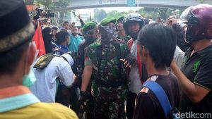 TNI Redam Massa di Tanah Abang