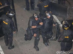 Polisi, Rakyat, dan Aksi Massa Polisi, Rakyat, dan Aksi Massa