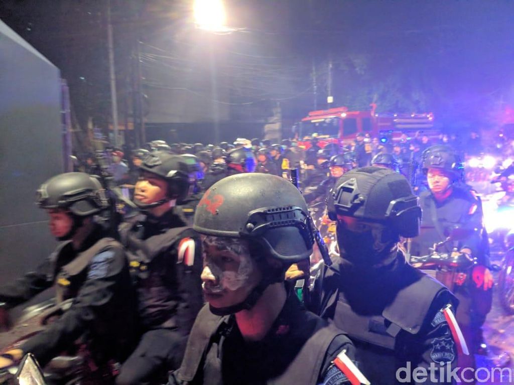 Banyak yang Pakai Odol Saat Hadapi Gas Air Mata, Ternyata Ini Fungsinya Banyak yang Pakai Odol Saat Hadapi Gas Air Mata, Ternyata Ini Fungsinya