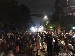 Ricuh Lagi! Massa 22 Mei di Depan Bawaslu Lempari Polisi