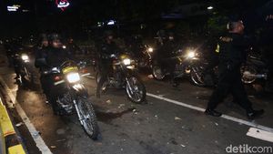 Polisi Berhasil Pukul Mundur Massa di Bawaslu