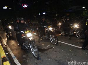 Polisi Berhasil Pukul Mundur Massa di Bawaslu Polisi Berhasil Pukul Mundur Massa di Bawaslu