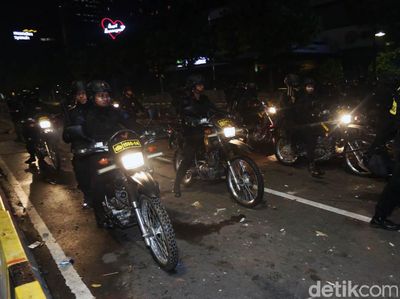 Polisi Berhasil Pukul Mundur Massa di Bawaslu