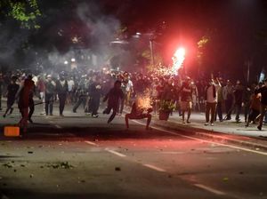 Kegelisahan dan #saveindonesia Bergaung Susul Kerusuhan Aksi Massa Kegelisahan dan #saveindonesia Bergaung Susul Kerusuhan Aksi Massa