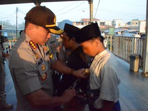 Polisi Cegah Belasan Anak di Stasiun Tigaraksa yang Mau Ikut Aksi di Jakarta