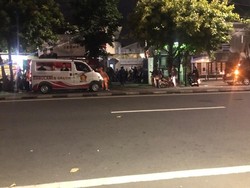 Ambulans Gerindra Bawa Peserta Aksi ke Seknas Prabowo-Sandi di Menteng