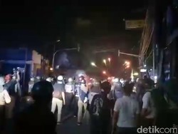 Rentetan Serangan Petasan di Depan Asrama Brimob