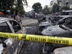 Berita Populer: Asuransi dan Servis Mobil Dibakar di Petamburan