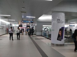 Perjalanan KRL dan Busway Terganggu Demo, MRT Lancar Jaya