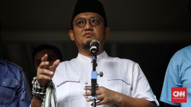 Koordinator ahli bicara Badan Pemenangan Nasional (BPN) Prabowo Subianto-Sandiaga Uno, Dahnil Anzar Simanjuntak memberi ketarangan kepada mesia di kediaman Prabowo, Jakarta, 22 Mei 2019