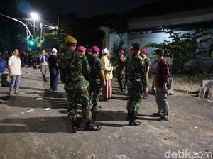 Marinir Datangi Lokasi Ricuh di Slipi, Situasi Mereda Marinir Datangi Lokasi Ricuh di Slipi, Situasi Mereda