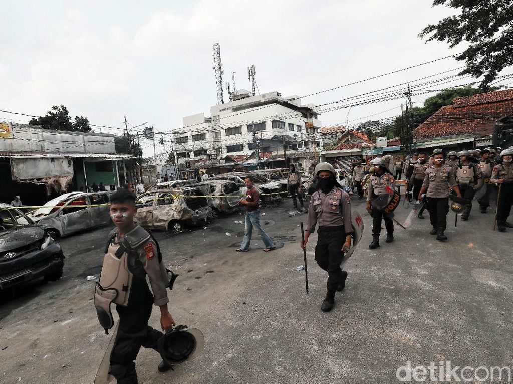 20 Polisi Terluka Saat Pengamanan Aksi 21-22 Mei 20 Polisi Terluka Saat Pengamanan Aksi 21-22 Mei