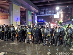 TNI Ikut Terjun Kendalikan Massa yang Ricuh di Tanah Abang