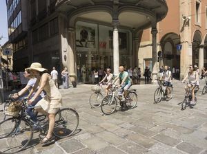 Agar Warganya Naik Sepeda, Kota Ini Beri Tiket Bioskop Gratis