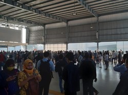 Penumpang KRL Jangan Pakai Stasiun Tanah Abang dan Palmerah