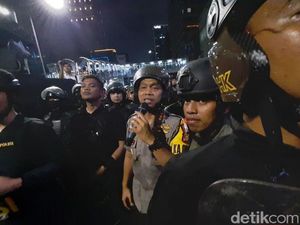 Polisi Minta Massa Bubar dari Bawaslu: TNI-Polri Bertahan, Tidak Membalas