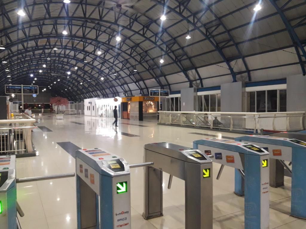 Kondisi Stasiun Palmerah Malam Ini, Sepi Penumpang Kondisi Stasiun Palmerah Malam Ini, Sepi Penumpang