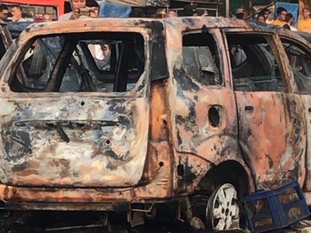 Polisi: 9 Mobil di Depan Asrama Brimob Petamburan Dibakar OTK Polisi: 9 Mobil di Depan Asrama Brimob Petamburan Dibakar OTK