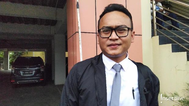 Deri Febrian, pengacara Tata Janeeta