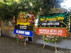 Maruf Amin hingga Sandiaga Kirim Bunga Duka Cita untuk Ustaz Arifin Ilham