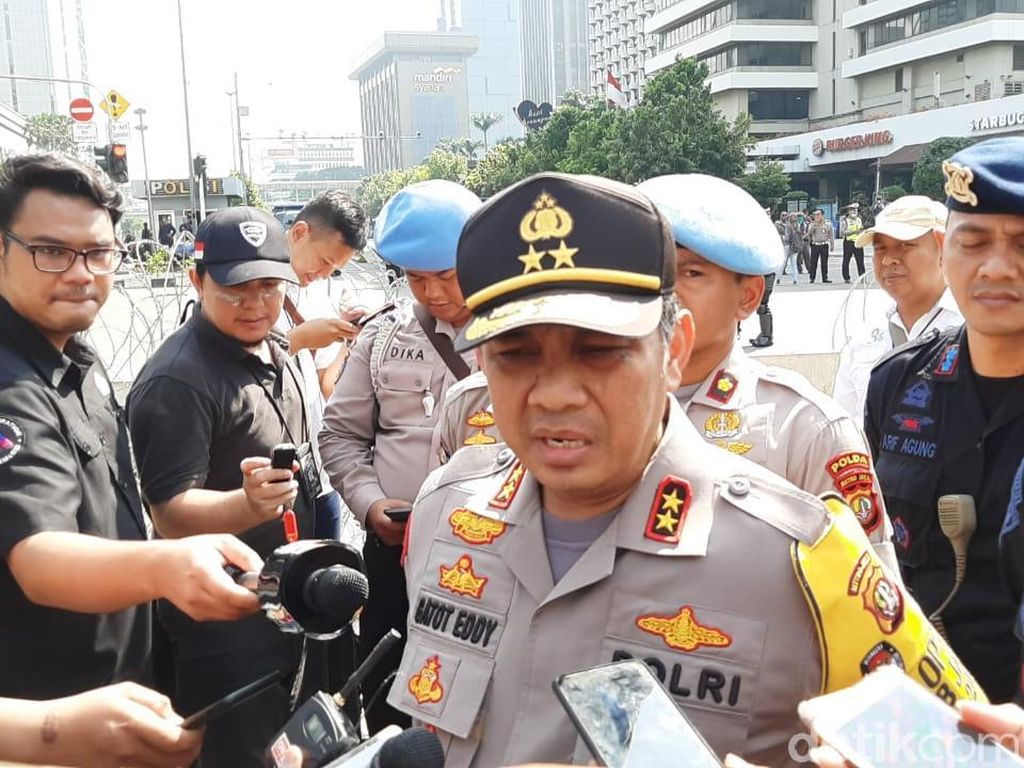 Kapolda Metro Tegaskan Larangan Kegiatan Massa di Depan MK hingga Putusan Kapolda Metro Tegaskan Larangan Kegiatan Massa di Depan MK hingga Putusan