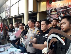 Ada Molotov Dicampur Zat Kimia dari Massa Perusuh 22 Mei di Flyover Slipi