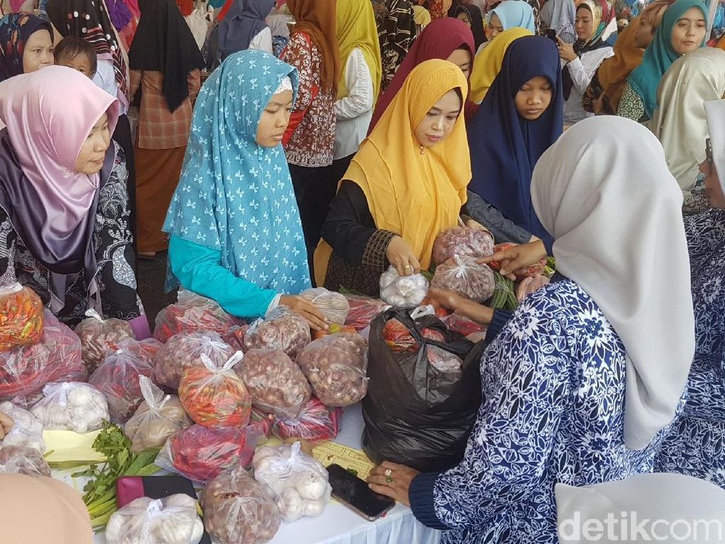Bazar Murah Digelar di Banten, Bawang Putih Dijual Rp 30.000/Kg Bazar Murah Digelar di Banten, Bawang Putih Dijual Rp 30.000/Kg