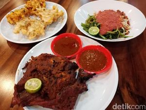 Gili Lombok: Pedas Nendang Ayam Bakar Berbumbu Khas Taliwang