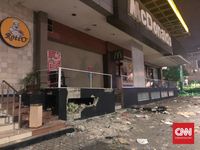 McDonald Sarinah sempat rusak akibat lemparan batu saat kerusuhan 21-22 Mei lalu