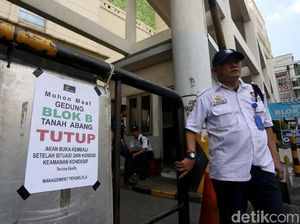 Satpam Hingga Satpol PP Berjaga di Pasar Tanah Abang Satpam Hingga Satpol PP Berjaga di Pasar Tanah Abang