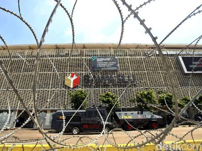 Kawat Berduri Masih Hiasi Depan Gedung Bawaslu