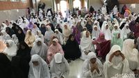 Jenazah Bertolak dari Halim dan Penantian Para Pelayat