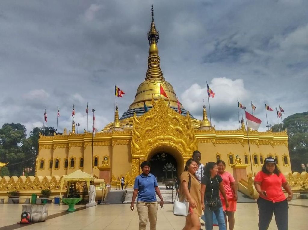 Pagoda Terbesar ke-3 Dunia Jadi Daya Tarik Wisata di Brastagi Pagoda Terbesar ke-3 Dunia Jadi Daya Tarik Wisata di Brastagi