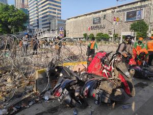 Polisi Patroli 24 Jam Cegah Kerusuhan Merambat ke Karawang