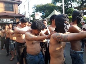 Teka-teki Penyusup Massa Damai di Aksi 22 Mei Teka-teki Penyusup Massa Damai di Aksi 22 Mei