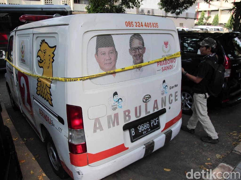 Tak Ada Alat Medis dan Obat di Ambulans Gerindra Pembawa Batu Tak Ada Alat Medis dan Obat di Ambulans Gerindra Pembawa Batu