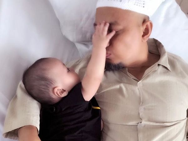 Momen Indah Ustaz Arifin Ilham Bersama Keluarga