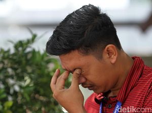 Efek Gas Air Mata Masih Terasa di Sekitar Bawaslu Efek Gas Air Mata Masih Terasa di Sekitar Bawaslu