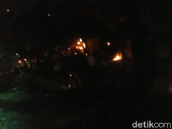 Polisi Tembakkan Gas Air Mata, Massa di Jalan Wahid Hasyim Kocar-kacir