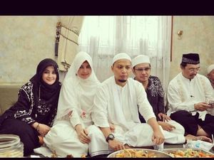 Kulineran Almarhum Ustaz Arifin Ilham hingga Gerai McD Terkecil di Dunia Kulineran Almarhum Ustaz Arifin Ilham hingga Gerai McD Terkecil di Dunia