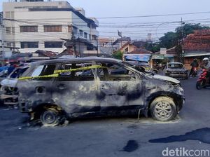 Kisah Pilu Ricuh 22 Mei: Mobil Hangus hingga Dagangan Dijarah Kisah Pilu Ricuh 22 Mei: Mobil Hangus hingga Dagangan Dijarah