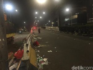 Massa di Flyover Slipi Bubar, Lalin Kembali Dibuka