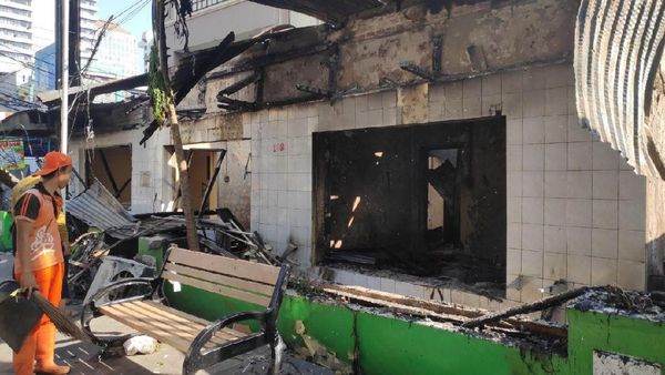 Potret Sisa Kericuhan di Sabang: Pos Polisi Hangus hingga Restoran Rusak