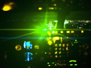 Pengamat Penerbangan Jelaskan Bahaya Serangan Laser ke Pesawat