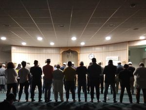 Menjelaskan Arti Puasa Kepada Orang Swedia Menjelaskan Arti Puasa Kepada Orang Swedia