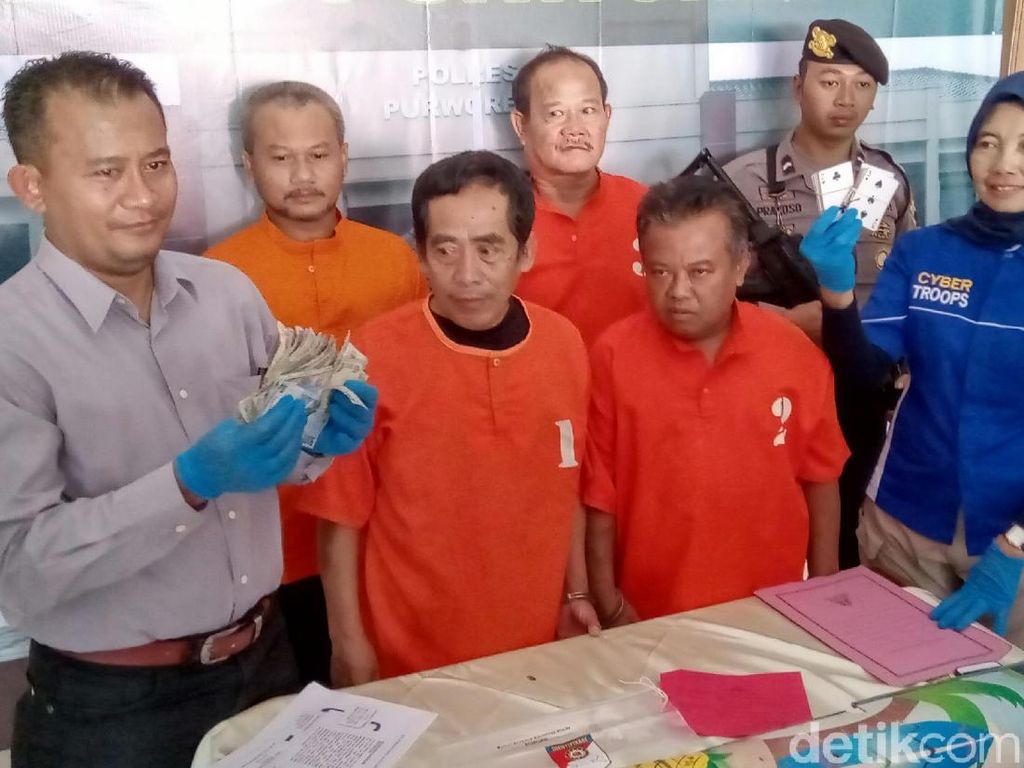 Ngabuburit Sambil Judi, Oknum ASN di Purworejo Diamankan Polisi Ngabuburit Sambil Judi, Oknum ASN di Purworejo Diamankan Polisi