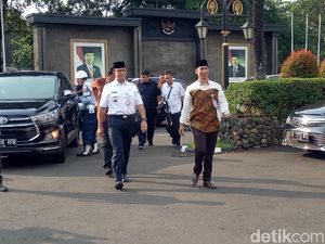 Kapolri dan Anies Baswedan Sudah Tiba di Halim Perdana Kusuma Kapolri dan Anies Baswedan Sudah Tiba di Halim Perdana Kusuma