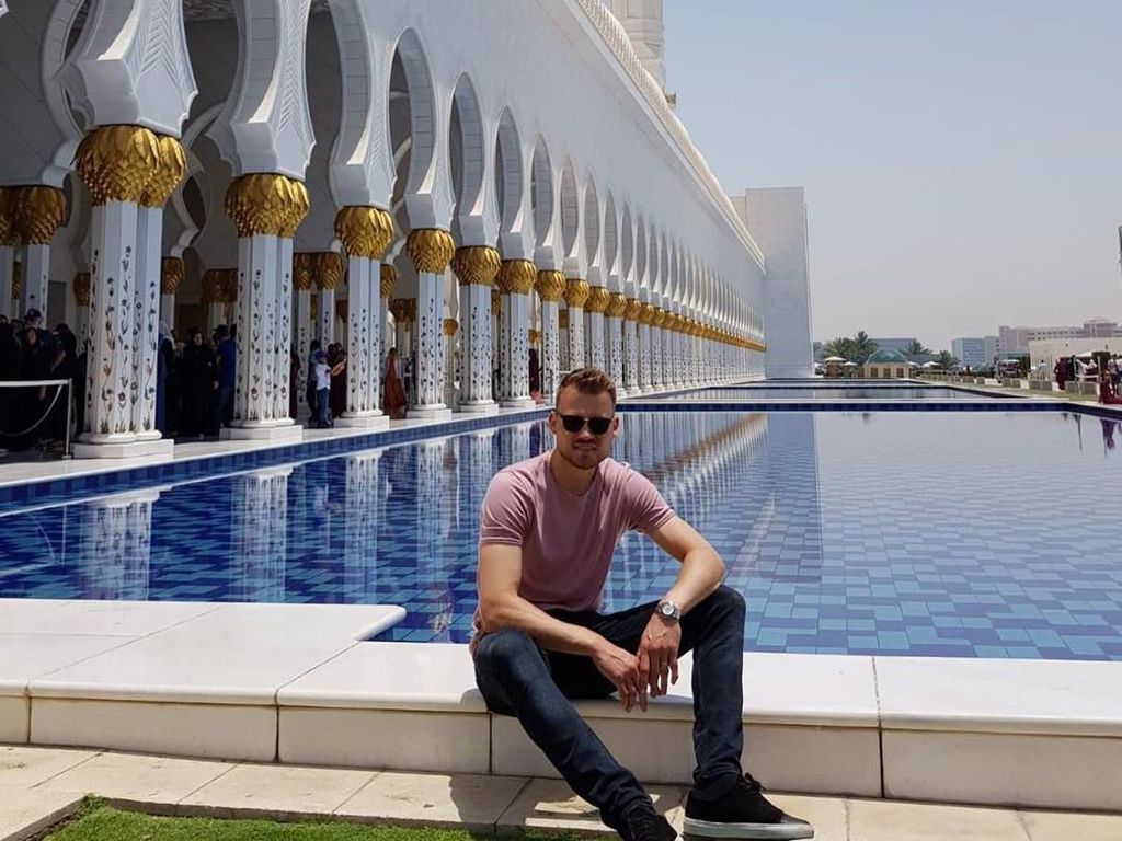 Kiper Liverpool Ini Terpesona dengan Masjid di Abu Dhabi Kiper Liverpool Ini Terpesona dengan Masjid di Abu Dhabi