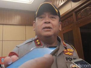 Polisi Kantongi Identitas 6 Pelaku Pembakaran Mapolsek Tambelangan Polisi Kantongi Identitas 6 Pelaku Pembakaran Mapolsek Tambelangan